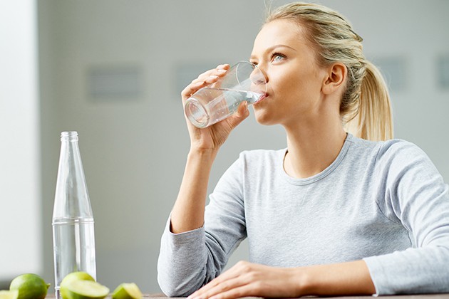 Uống nước giúp giảm cân