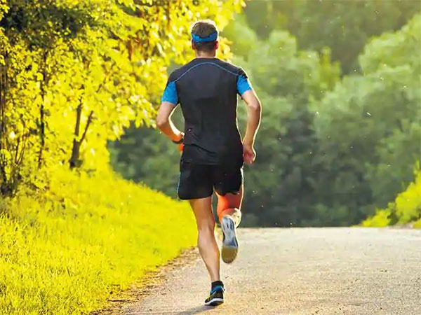 Chạy bộ buổi sáng giúp xương chắc khỏe